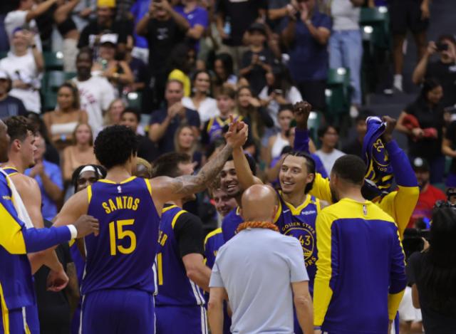 pp电子模拟器-压哨绝杀！勇士新援抢戏：三分7中5，库里开心庆祝