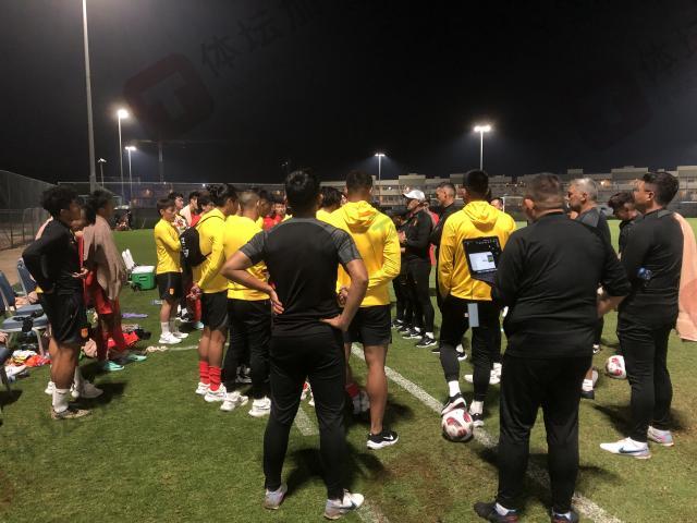 张玉宁戴帽谢鹏飞三助攻 国足末仗热身六球大胜